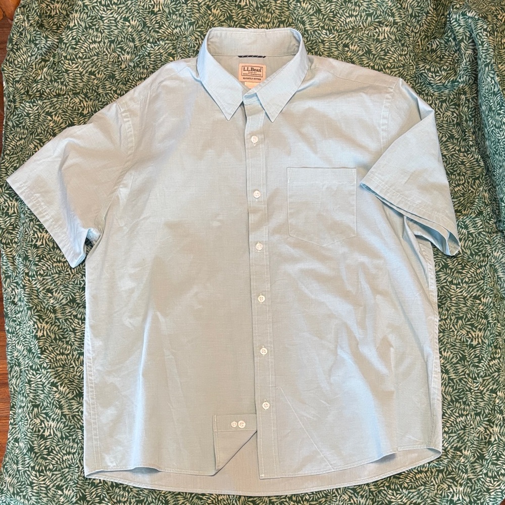 L.L. Bean Men's Quaint Green Casual Button up Shirt